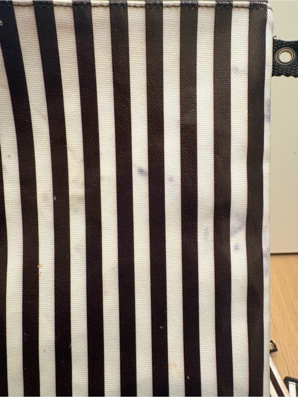 Henri Bendel Striped Cosmetic 3pc travel Pouch Set - brown & white - Picture 7 of 8